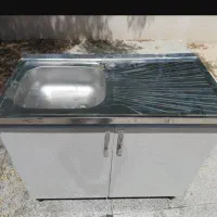 سینگ همراه با کابینت
