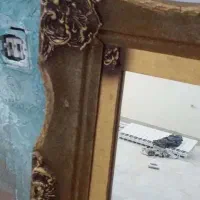 آینه قدی با قاب منبت‌دار تمیز و سالم