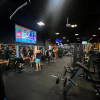 استخدام نیروی خدماتی برای باشگاه