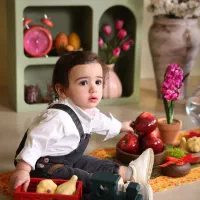 عکاسی در آتلیه با تم نوروزی و تولد با لباس رایگان