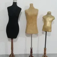 مانکن و چوب لباسی