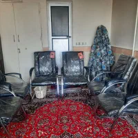 صندلی انتظار و میز عسلی