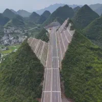 دوراهی بشقارداش سمت راست حاشیه جاده