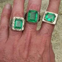 سه عدد انگشتر نقره دست ساز نگین زمرد