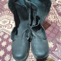 پوتین ولباس|لباس|خاش, |دیوار