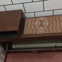 یک عدد میز زیر تلفنی چوبی جنس عالی