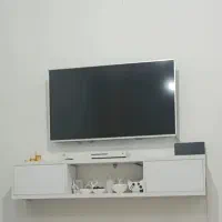 میزتلویزیون دیواری سفید