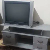 میز و تلویزیون