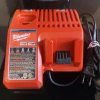 کیف ابزار و شارژر دو کاره میلواکی ابزار  امریکایی