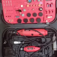 تعدادی لوازم فروشی