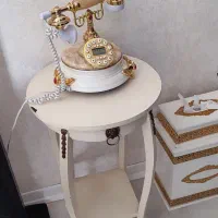 تلفن و میز تلفن