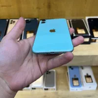 ایفون ۱۱نرمال ۶۴ رنگ سبز فوق العاده تمیز|موبایل|اصفهان, مفتح|دیوار