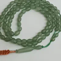تعدادی تسبیح و وسایل مختلف
