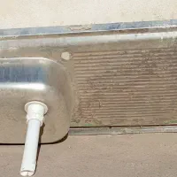 تخت چوبی ، قفسه فلزی ، سینک ظرفشویی|تخت و سرویس خواب|گناباد, |دیوار