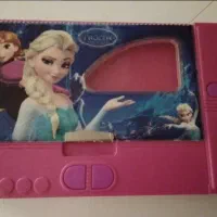 جامدادی و ساعت و دستبند و گردنبند کیتی و شلوار جین