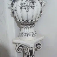 گلدان با پایه