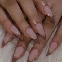 کاشت ناخن در سهند با تخفیف ویژه