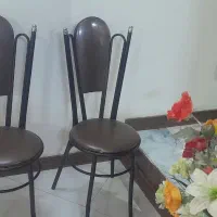 صندلی فلزی در حد نو ۶ عدد .هر عدد ۱۵۰۰