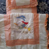 تعدادی وسیله|کیف، کفش، کمربند|اصفهان, بوستان ناژوان|دیوار