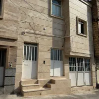درب-از-ساختمان-منزل-دو-طبقه