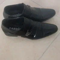 یک جفت کفش فروشی