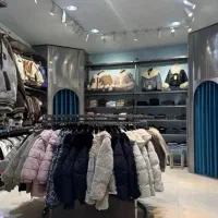 فروشنده خانوم در بوتیک کودک  پاساژ اشراق