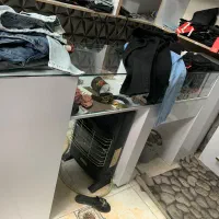 میز مغازه و قفسه چوبی ویترین|کتابخانه، شلف، قفسه‌های دیواری|محمدشهر, همایون ویلا|دیوار