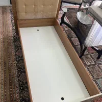 تخت نوزاد نوجوان آپادانا