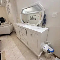 آینه و کنسول سفید