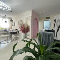 اجاره درسالن زیبایی میز ناخن تخت مژه صندلی رنگ|اجارهٔ دفتر کار، اتاق اداری، مطب|تهران, صادقیه|دیوار