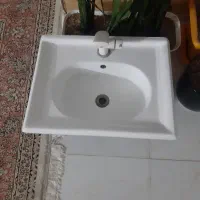سلام یک عدد روشویی جنس چینی کلاسیک به همراه شیر