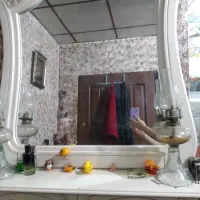 یک عدد آیینه با دو کشو