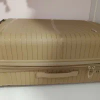 چمدان و تعدادی لوازم منزل