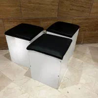 صندلی چوبی با روکش چرم