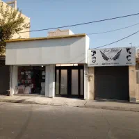 120متر تجاری اداری بر خیابان اصلی     مالک هستم
