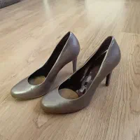 کفش پاشنه بلند بژ
