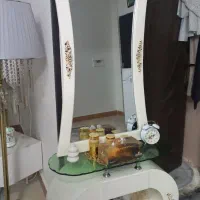آینه همراه با میز