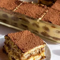 سفارش انواع کیک و شیرینی و دسر