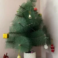 درخت کریسمس با تزئینات