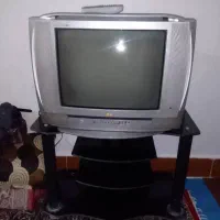 تلوزیون و میز