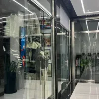 فروشنده خانوم لباس فروشی زنانه