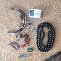 چند عدد لوازم شخصی.