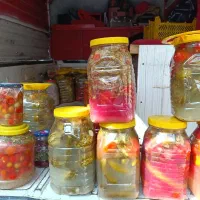 ترشی محلی و خیارشور و گیواس