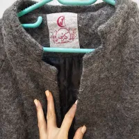 پالتو پشمی|لباس|رشت, معلم|دیوار