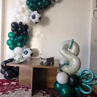 بادکنک آرایی تم سبز و سفید و مشکی فوتبالی