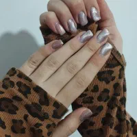 نیازمند مدل ناخن(برای تکمیل آلبوم)