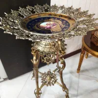 میوه خوری کنار سالنی