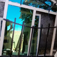 دوتا پنجره آهنی و درب پذیرایی فوق سنگین|مصالح و تجهیزات ساختمان|اشتهارد, |دیوار