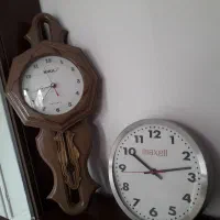 قالیچه و ساعت دیواری و پرده