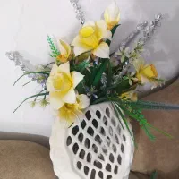 گلدان مشبک سرامیکی دکوری با گل نرگس مصنوعی|گل مصنوعی|سنندج, |دیوار